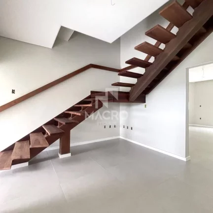 Imagem Sobrado alto padrão | Barra do Rio Cerro | 4 suítes | 225m²