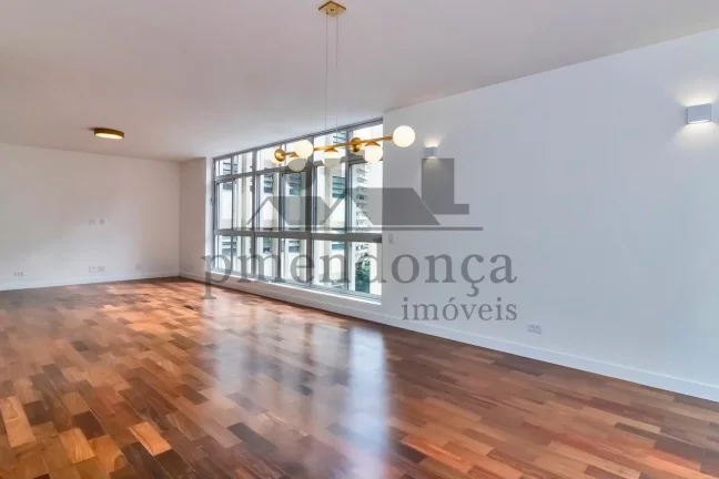 Imagem Apartamento reformado com 267m², 3 suítes e 2 vagas de garagem a venda no Paraíso.