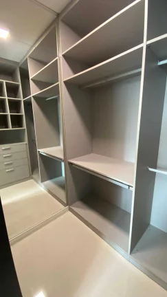 Imagem Apartamento com 3 dormitórios sendo 3 suítes e 3 vagas de garagem em Balneário Camboriú/SC