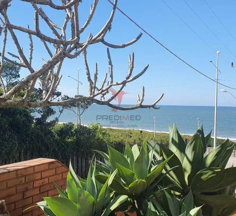 Imagem Casa na Praia com 5 Vagas de Garagem, frente mar , em Balneário Piçarras, Santa Catarina