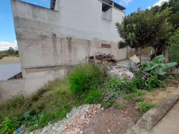 Imagem Ótima oportunidade! Lote murado de 160m2 com materiais de construção no bairro Caiçaras, Barbacena