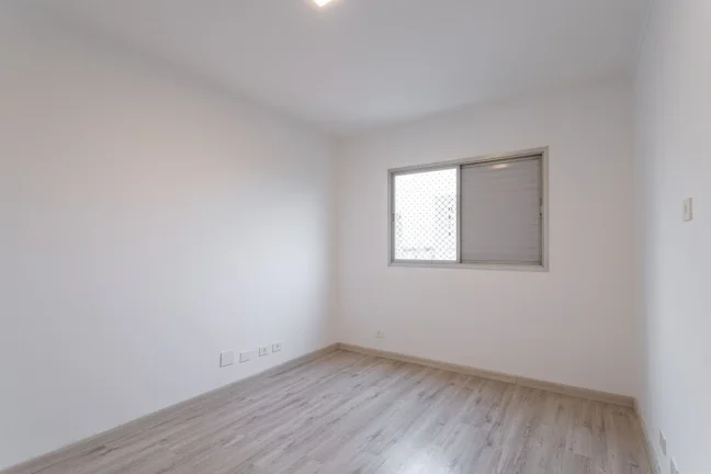 Imagem Apartamento 139M² Reformado, 4Q, 1 Suíte, 2 Banheiros, 2 Vagas, Varanda, Lavabo, Piscina, Salão de Festas e Jogos, Quadra, Portaria 24h, Sol da Manhã.