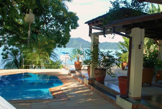 Imagem Casa Mobiliada à venda na Praia do Flamengo - Ubatuba/SP.