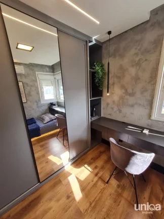 Casa 03 dormitórios com 02 vagas de Garagem para venda no Condomínio Fechado Vil