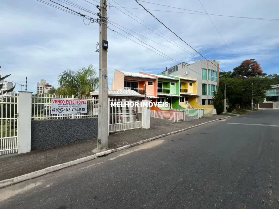 Imagem Terreno com 03 Sobrados Geminados à Venda – Praia dos Amores, Balneário Camboriú