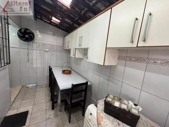 Imagem Casa à venda em Praia Grande-SP, bairro Nova Mirim, 2 quartos, 1 sala, 2 banheiros, 2 vagas, 70m².