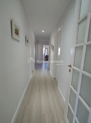 Imagem Apresentamos esta belíssima casa, muito bem localizada, ideal para quem busca conforto, segurança ...