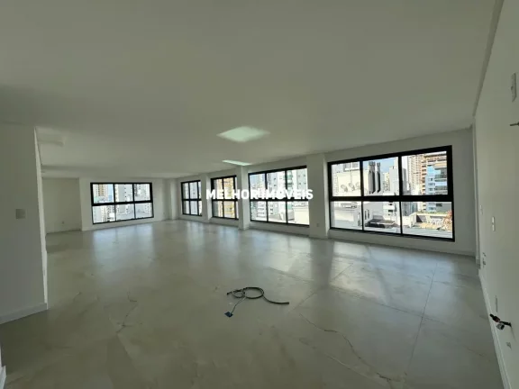 Imagem Cobertura Horizontal a venda com 230 m² - Centro de Balneário Camboriú