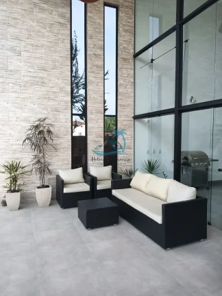 Imagem Casa de alto padrão a venda com 4 dormitórios, 360m² de área construída - Jardim Carolina em Ubatuba.