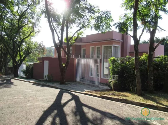 Imagem Nova, moderna, 4 suítes e 7 vagas cobertas - Jd Colonial