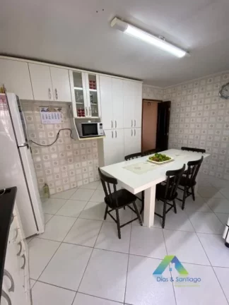Imagem SANTO ANDRÉ Casa 200M², 3 dormitórios, varanda gourmet, 4 vagas de garagem, ótima localização e valor !!!