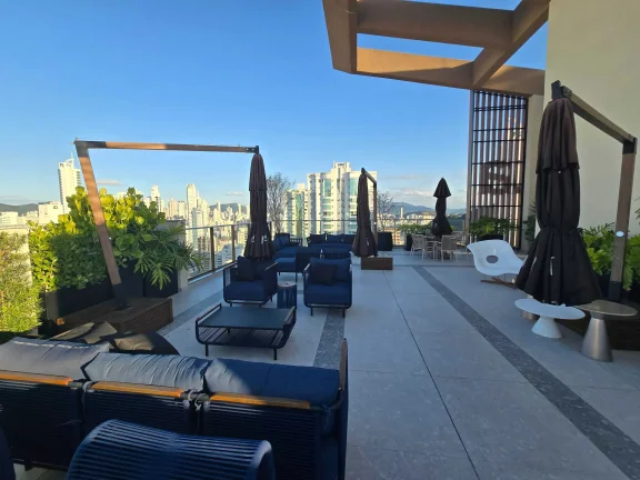 Imagem Apartamento novo alto padrão com 4 suítes e 4 vagas de garagem no Centro de Balneário Camboriú.