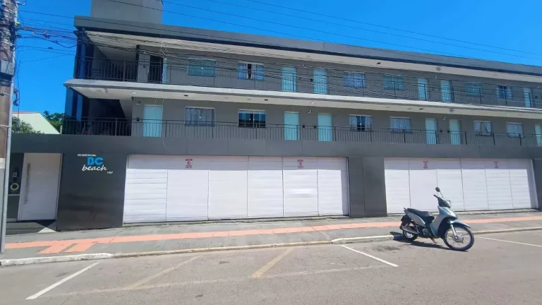 Imagem Casa dividida em 3 apartamentos independes rendendo R$ 8.570,00 de aluguel em Balneário Camboriú/SC