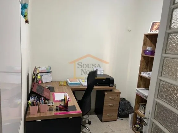 Imagem 1ª casa: 2 quartos, sala, cozinha, banheiro, lavanderia
1 vaga na garagem, 144m².

2ª casa: 2 qua...