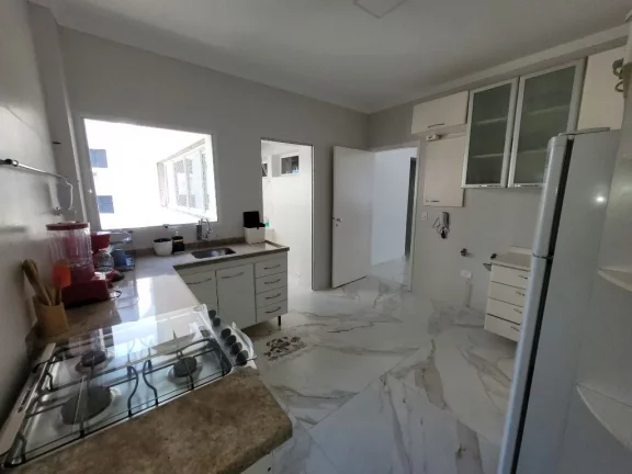 Imagem PITANGUEIRAS - UMA QUADRA PRAIA COM VISTINHA PARA O MAR, EXCELENTE APARTAMENTO TOTALMENTE REFORMADO, 108 M² ÚTEIS, GARAGEM NO PRÉDIO.