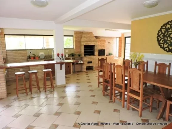 Imagem Muita privacidade com paisagismo tropical, piscina, 5 dormitórios e área gourmet completa.