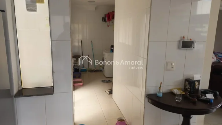 Imagem Linda e espaçosa casa em rua sem saída, lugar muito tranquilo e acessível. A residência possui 3...
