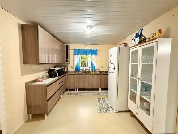 Imagem Casa de madeira muito bem localizada entre os bairros Iririú e saguaçu!