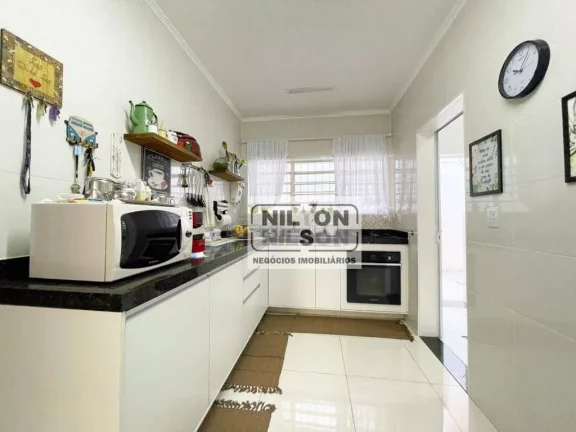 Imagem Casa com 3 dormitórios, 196 m²C e 450m2T - venda por R$ 1.500.000 ou aluguel por R$ 9..000,00/mês - Taquaral - Campinas/SP