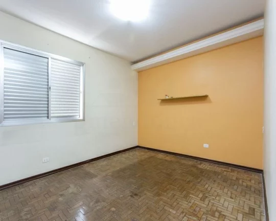 Imagem Apartamento amplo com piso de tacos, living para 02 ambientes, lavabo, 04 dormitórios sendo 01 suí...