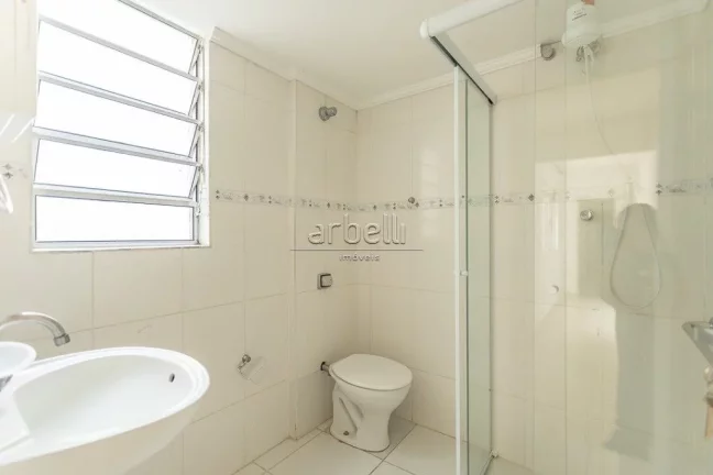 Imagem Sobrado com 200 M² com 3 dormitórios sendo 2 suítes, sala, cozinha, área de serviços, 3 banheir...