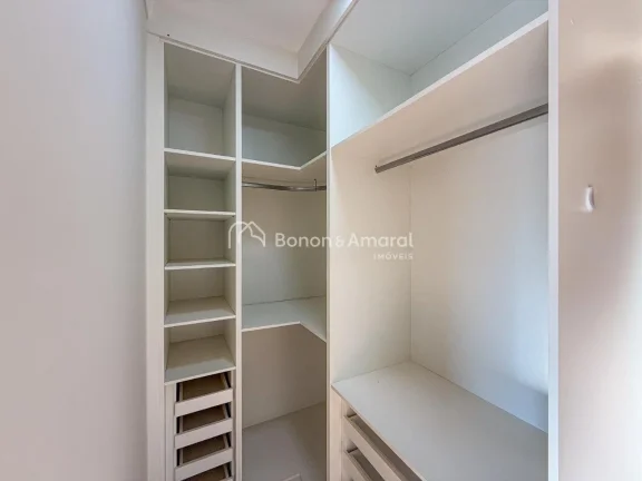 Imagem Encante-se com esta belíssima casa em condomínio, que une planta moderna, excelente iluminação n...