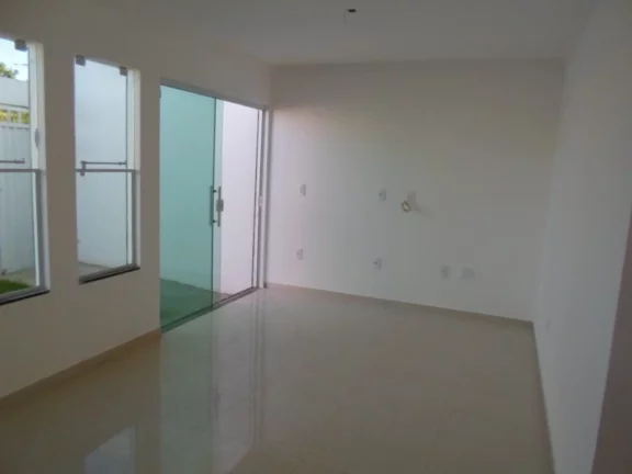 Imagem Casa Linear composta por: 2 quartos, sendo 01 suite, Sala de estar e jantar, Banheiro Social, Cozinha Americana, área de serviço, vaga de garagem; ár