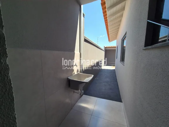 Imagem Casa Geminada na Zona Norte de Londrina – 2 Quartos, Banheiro Social, 80m² Construídos em Terreno de 125m², 1 Vaga de Garagem!