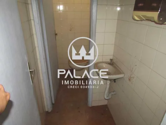 Imagem Barracão com 261m² , sendo 250m² de vão livre, com copa e 02 banheiros, copa, 03 vagas de recuo,...