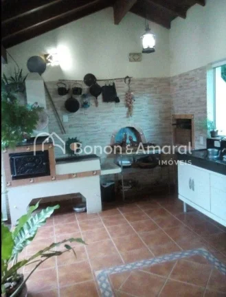 Imagem **Exclusiva Casa com 6 Quartos e Área de Lazer Completa em Condomínio de Alto Padrão**