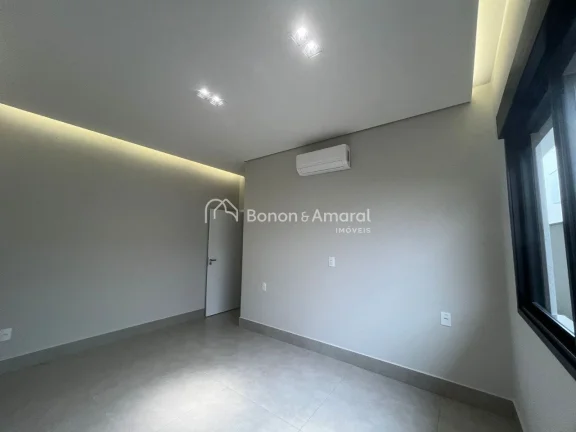 Imagem Maravilhosa casa térrea, acabamento de primeira, com 4 suítes todas com armários e ar condicionad...
