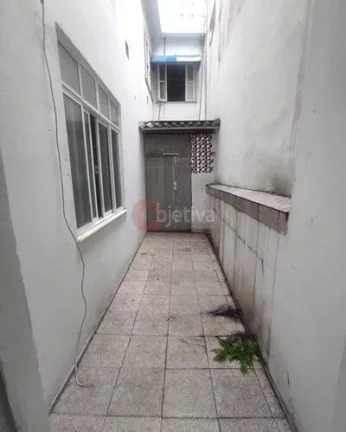 Imagem Prédio e loja a venda com 12 quartos na Vila Nova em Cabo Frio