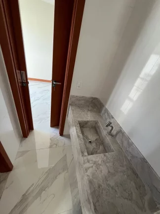 Imagem Apartamento Alto Padrão, 03 Quartos, 01 Suite, 02 Vagas de Garagem, Area de Lazer, Praia do Morro, Guarapari - ES