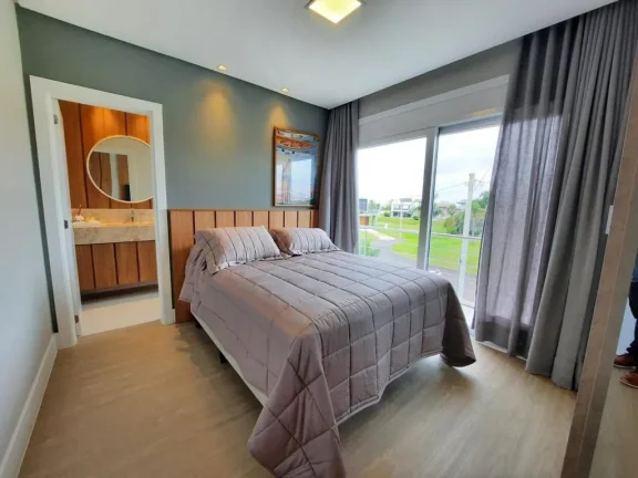 Imagem Casa em Condominio 5 Dormitórios - Bairro Centro