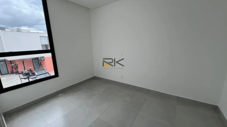 Imagem CASA EM CONDOMINIO À VENDA