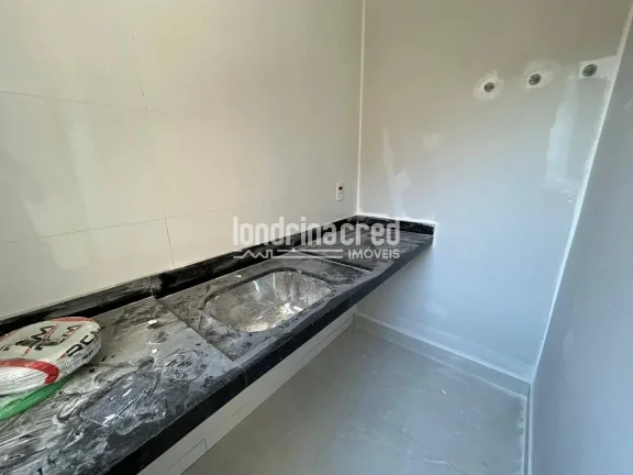 Imagem Sobrado moderno no Cond. Morada das Flores com 3 dormitórios (1 suíte), 2 vagas, 143m² construídos em terreno de 128m². Entrega prevista para dezembro.