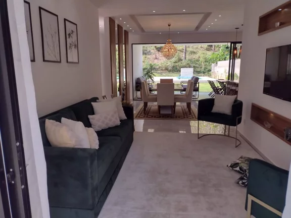 Imagem Vendo esta linda casa em Cachoeiras de Macacu rj.