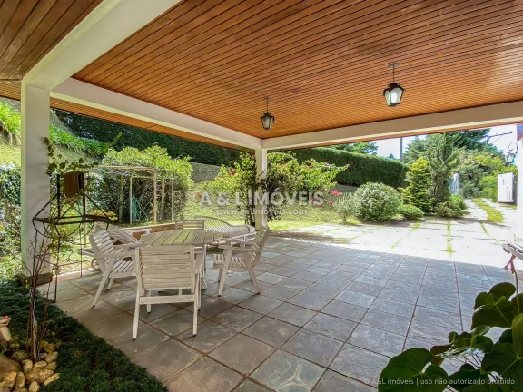 Imagem Casa à Venda em Campos do Jordão - 3 Dorm | 3.200 m² | Casa de Caseiro