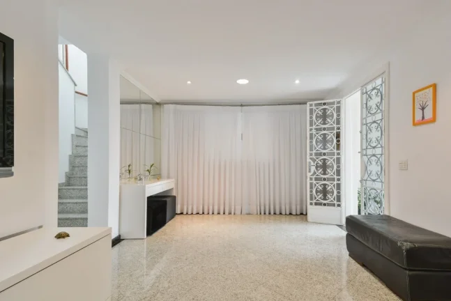 Imagem Casa Sobrado Ipiranga - 200M², 3 Dorms, 1 Suíte, 3 Vagas, Varanda, Copa, Dependência de Serviço, Espaço Gourmet.
