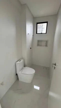 Imagem Apartamento com 3 suítes e 2 vagas de garagem em Meia Praia, Itapema/SC