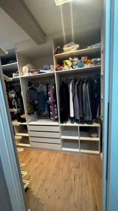 Imagem Apartamento com 3 dormitórios sendo 1 suíte e 2 vagas de garagem em Joinville/SC