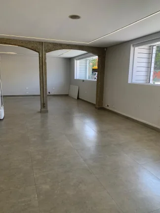 Imagem Galpão Comercial à Venda ou Locação em Sorocaba-SP: 4 Salas, 4 Banheiros, 10 Vagas de Garagem, 303m² no Jardim Pires de Mello.