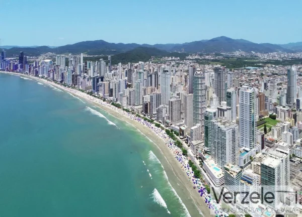 Imagem Apartamento 4 ou + dormitórios para Venda em Balneário Camboriú / SC no bairro Centro