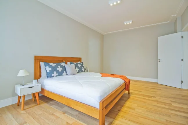 Imagem Apartamento 210M², 2Q, 1 Suíte, 2 Banheiros, 1 Vaga, Varanda, Academia, Salão de Festas, Playground, Jardim.