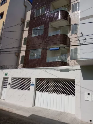 Alugo apto no 3º andar com cobertura