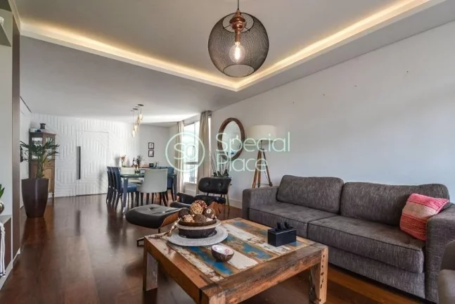 Imagem Apartamento com 183m² totalmente reformado, super amplo, com muita luz natural, muito arejado em Mo...