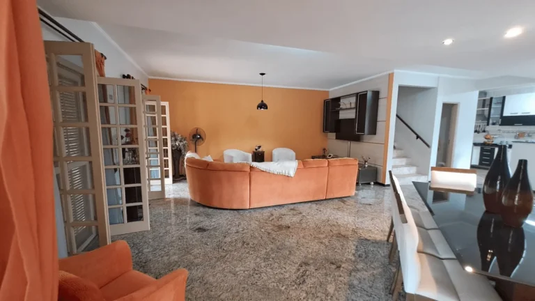 Imagem Sobrado à venda - Área ùtil 280 m2 com 3 dormitórios sendo 1 suíte - 3 vagas - Loteamento Champs Pri