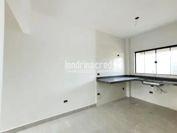 Imagem Casa nova na Zona Leste de Londrina com 86m² de área útil, 3 dormitórios (1 suíte), banheiro social, sala aconchegante, cozinha e 2 vagas de garagem.