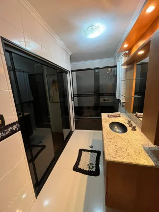 Imagem Sobrado 243 m² 3 Dormitorios sendo 2 Suites 3 Vagas de Garagens