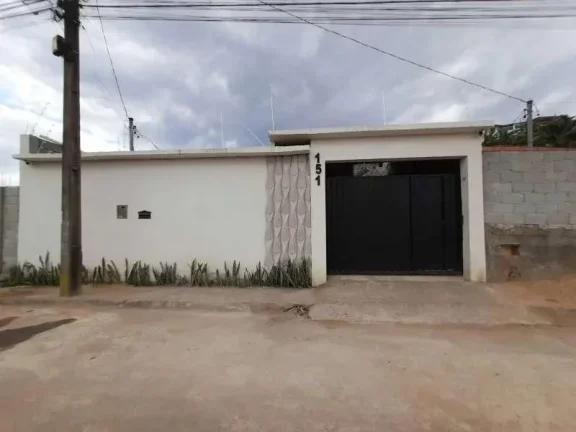 Imagem Moderna Casa com 2 Dormitórios, Alarme e Vaga para 2 Carros
